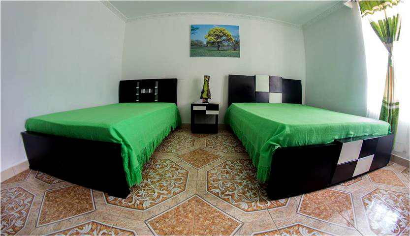 habitacion con dos camas Finca Turística la Isabela